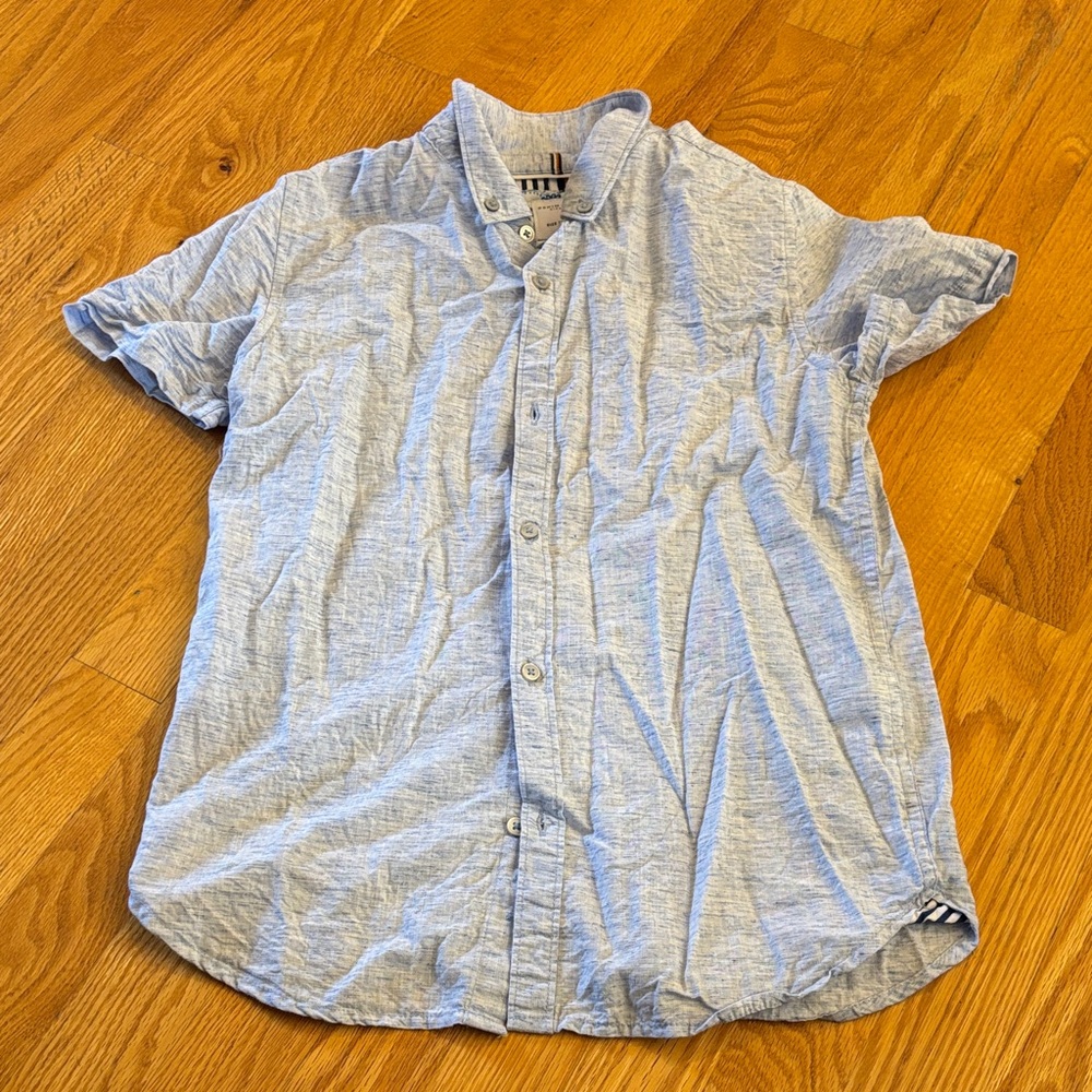 Boy's Light Blue Short Sleeve Button Down Shirt (size 11/12)
